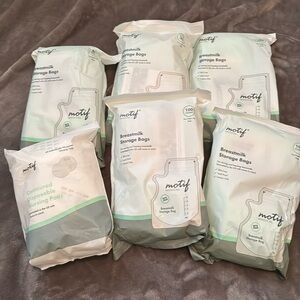 Motif breastmilk storage bags